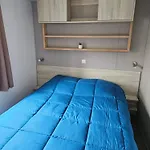 Sous Les Pins Dans 4 Etoiles Mh Familial 322 6 A 8 Couchages 2 Salles De Bain 2 Wc אתר קמפינג