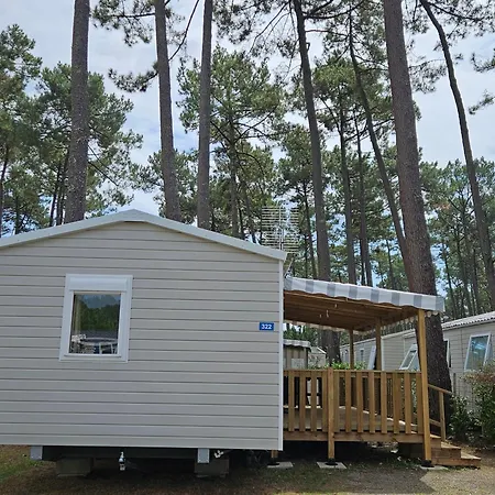 Sous Les Pins Dans 4 Etoiles Mh Familial 322 6 A 8 Couchages 2 Salles De Bain 2 Wc Camping Saint-Julien-en-Born