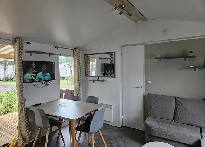 Camping Sous Les Pins Dans 4 Etoiles Mh Familial 322 6 A 8 Couchages 2 Salles De Bain 2 Wc Saint-Julien-en-Born